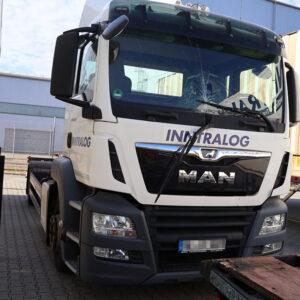 MAN TGS Lkw mit Frontschaden nach einem Verkehrsunfall